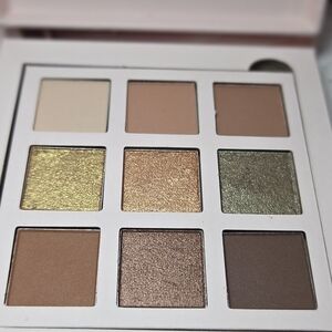 Pley Neutral and Metallic Eyeshadow Palette